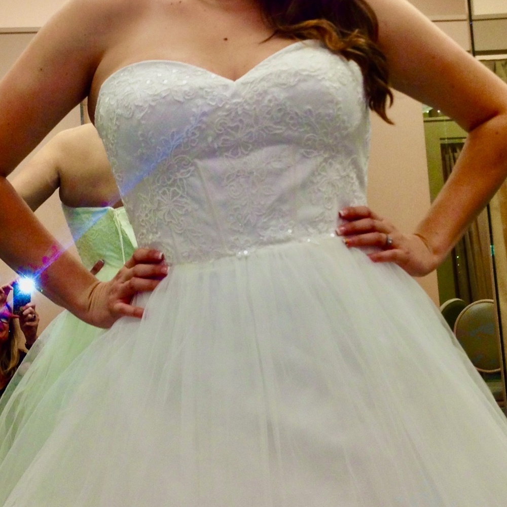 David’s Bridal Wedding Dress | Size 14 | Classic Ball Gown